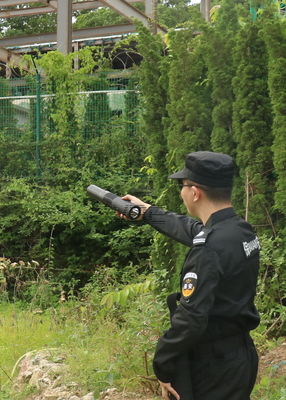 Torcia elettrica facile dell'emittente di disturbo del segnale di GPS di operazione con forte illuminazione 10000LM