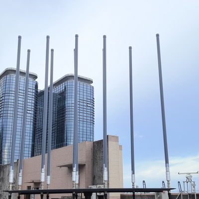 Sistema di interferenza anti-UAV / anti-drone ad alta potenza con raggio di interferenza da 500 m a 2 km e umidità fino al 95% impermeabile IP65 per l'installazione in stazione